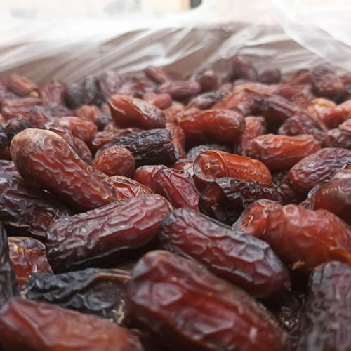 تصویر 2 از خرما پیارم حاجی آباد برداشت شده از نخلستان های هرمزگان